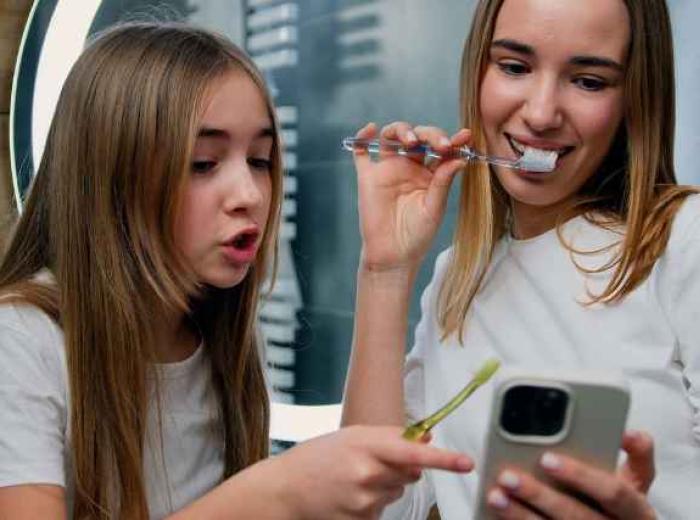 The Truth About Mouthwash, Charcoal Toothpaste, and TikTok Trends: What’s Backed by Science